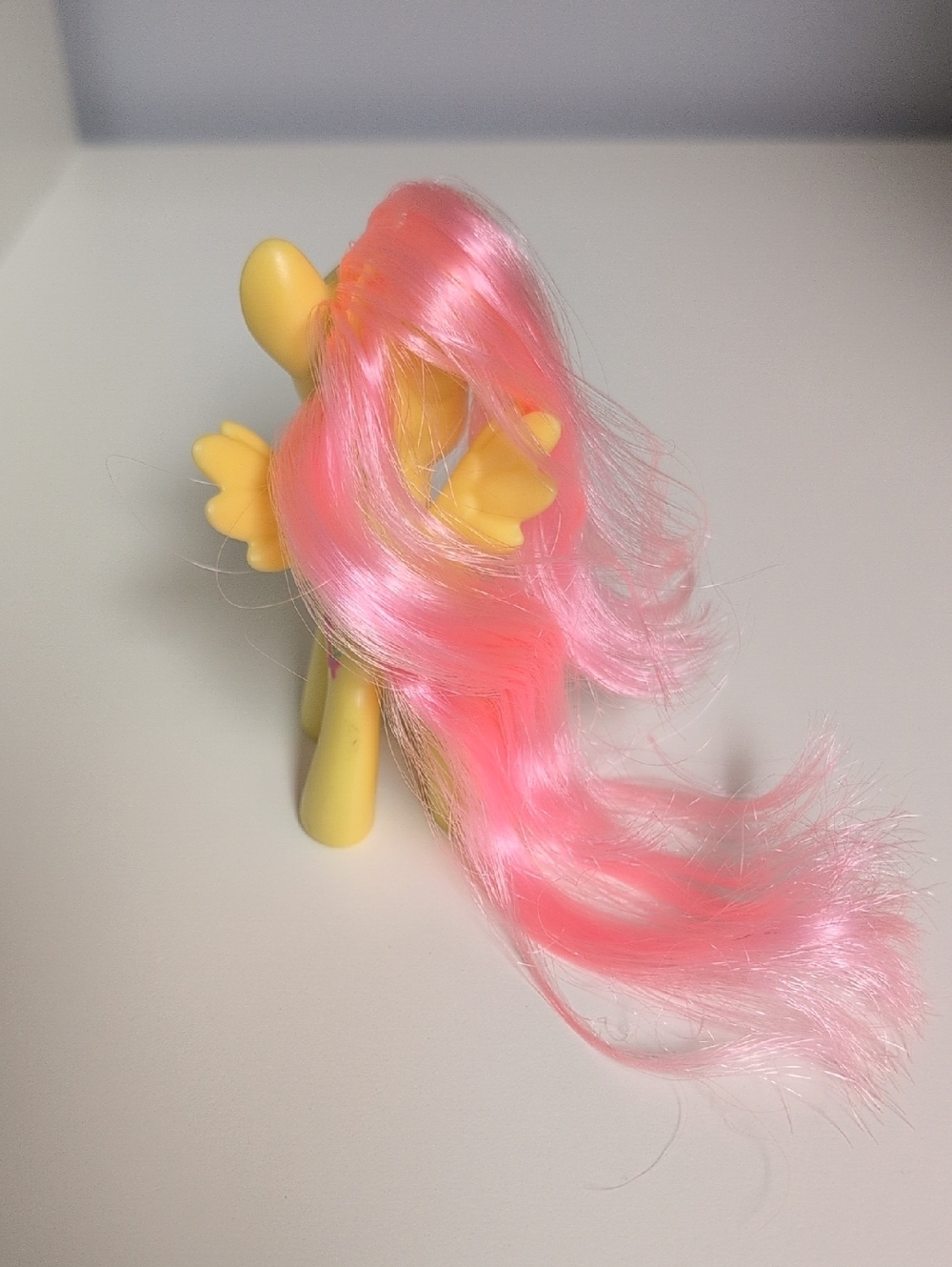 My Little Pony Fluttershy Droopy Eyes G4 Collectible Figure Pink Brushable Hair - Picture 4 of 8